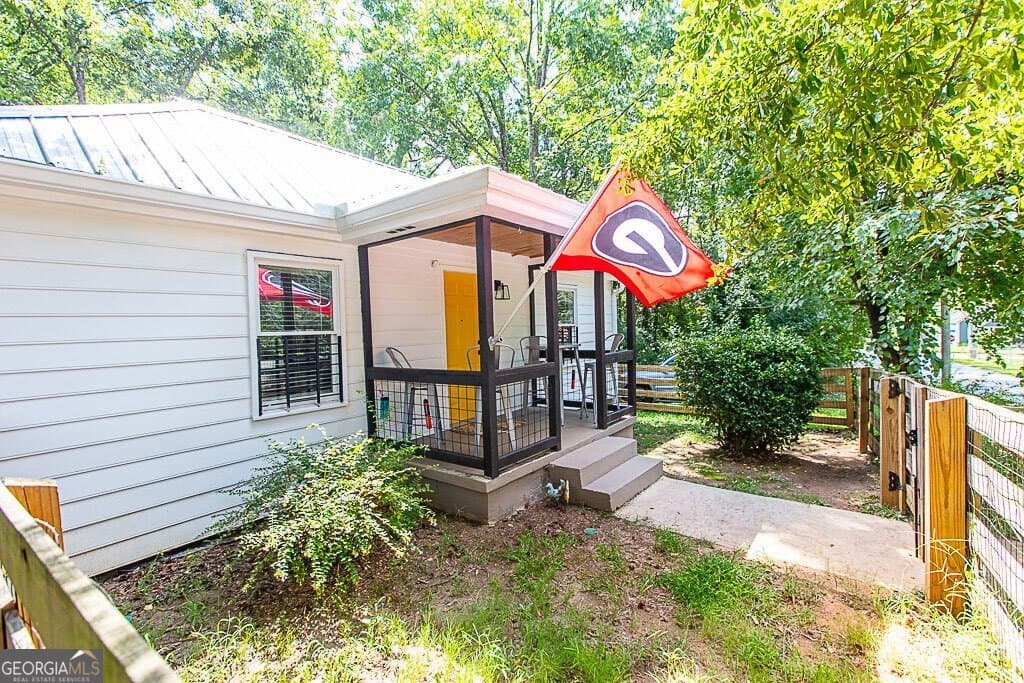 2 bedroom, 1 bathroom single family residence sold at 236 N Peter Street, Athens, GA 30601