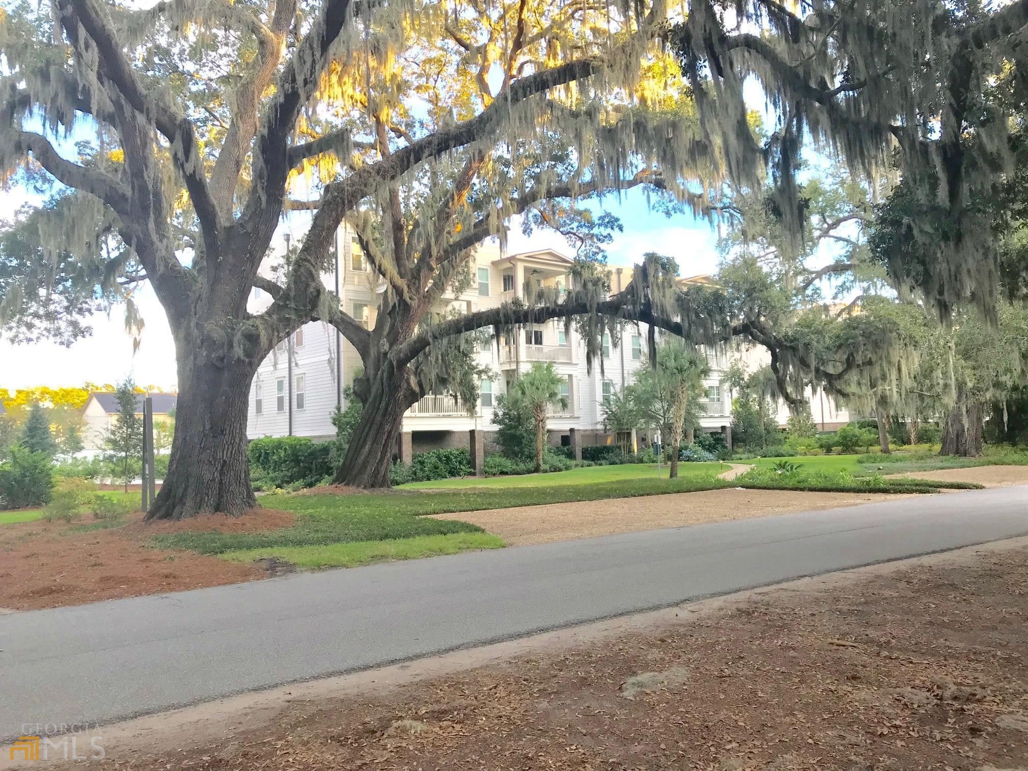 3 bedroom, 2 bathroom, 1,760 sq ft condominium for rent at 111 Gascoigne Avenue 204, St. Simons, GA 31522 for $5,500 a month — photo 3