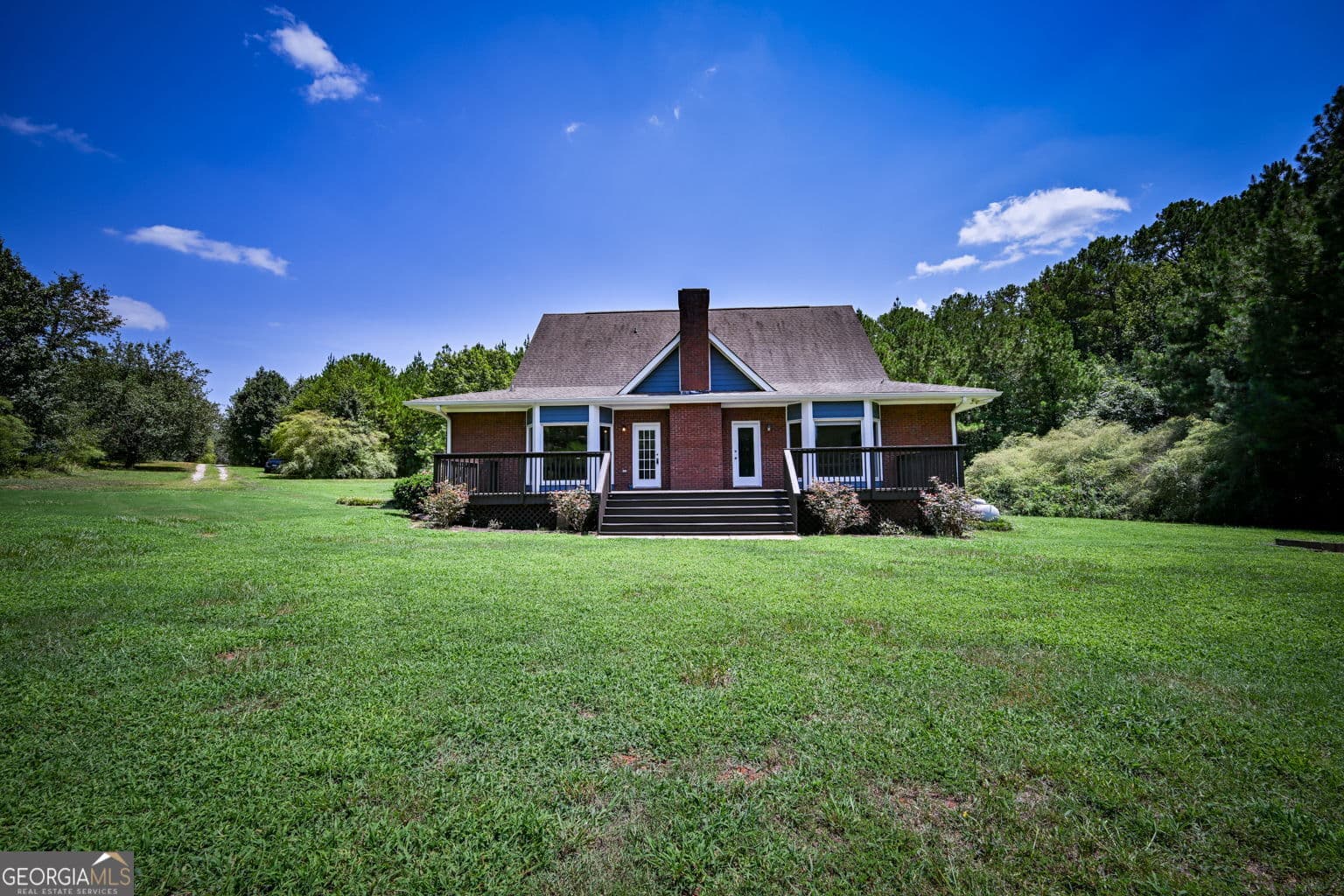 4 bedroom, 3 bathroom, 2,329 sq ft single family residence for sale at 160 River Lane, Covington, GA 30016 — photo 2