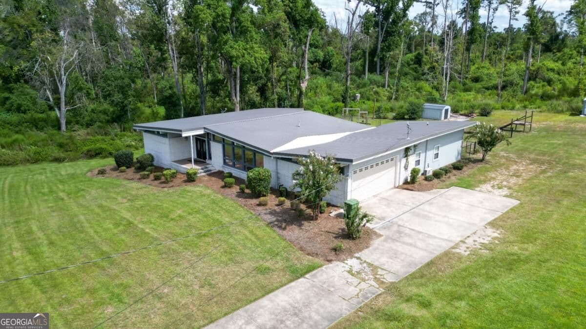 4 bedroom, 3 bathroom, 2,750 sq ft single family residence for sale at 96 N Gill Street, Hazlehurst, GA 31539 — photo 2