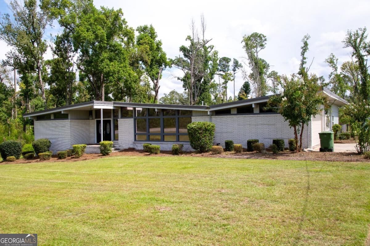 4 bedroom, 3 bathroom, 2,750 sq ft single family residence for sale at 96 N Gill Street, Hazlehurst, GA 31539