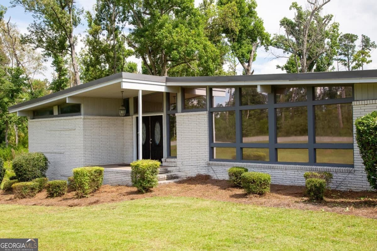 4 bedroom, 3 bathroom, 2,750 sq ft single family residence for sale at 96 N Gill Street, Hazlehurst, GA 31539 — photo 4