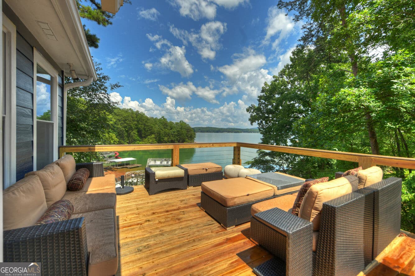 4 bedroom, 4.5 bathroom, 3,272 sq ft single family residence for sale at 209 Marina Drive, Blue Ridge, GA 30513 — photo 2