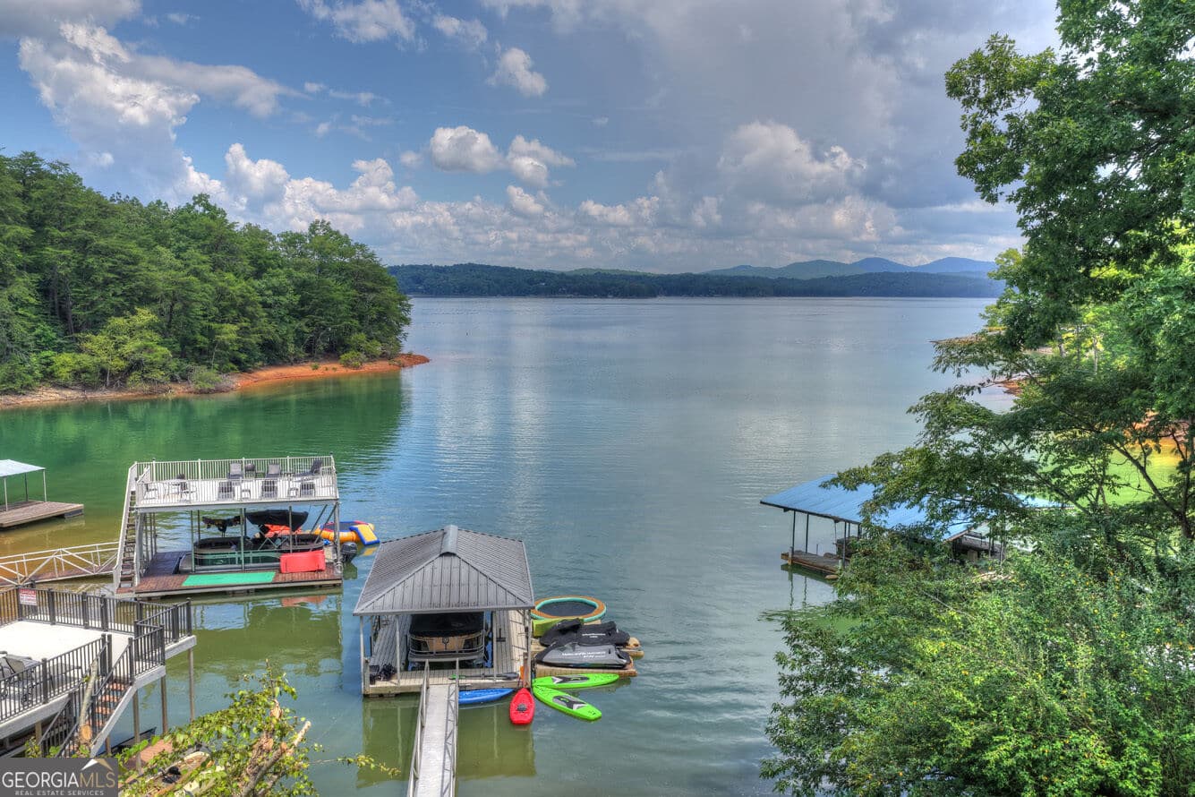 4 bedroom, 4.5 bathroom, 3,272 sq ft single family residence for sale at 209 Marina Drive, Blue Ridge, GA 30513 — photo 6