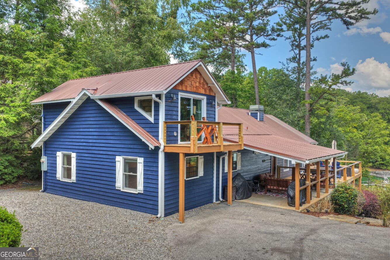 4 bedroom, 4.5 bathroom, 3,272 sq ft single family residence for sale at 209 Marina Drive, Blue Ridge, GA 30513 — photo 7