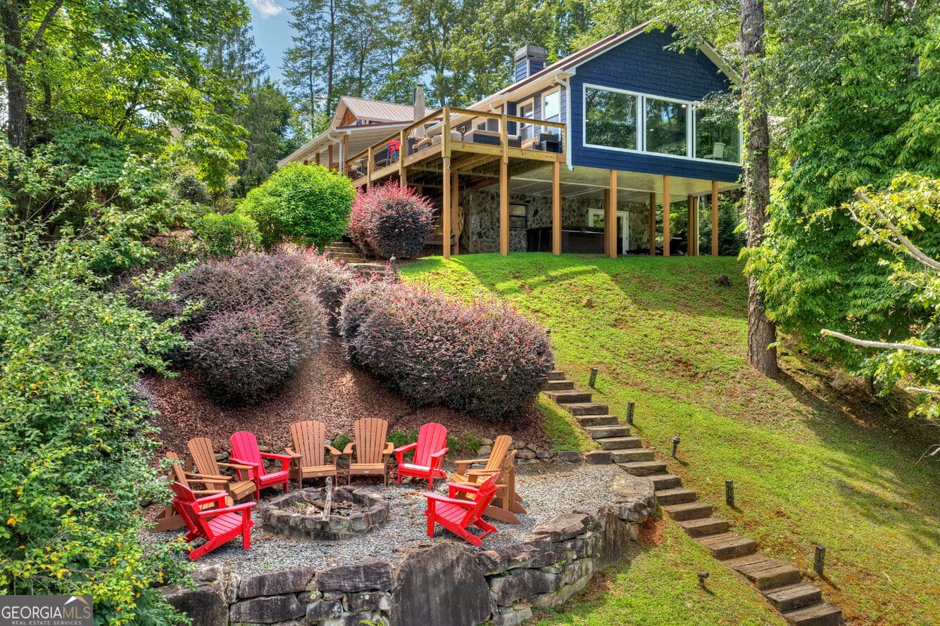4 bedroom, 4.5 bathroom, 3,272 sq ft single family residence for sale at 209 Marina Drive, Blue Ridge, GA 30513 — photo 9