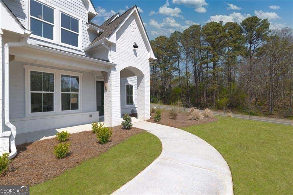 5 bedroom, 4.5 bathroom, 3,789 sq ft single family residence for sale at 8290 Creekside Overlook Drive, Gainesville, GA 30506 — photo 7