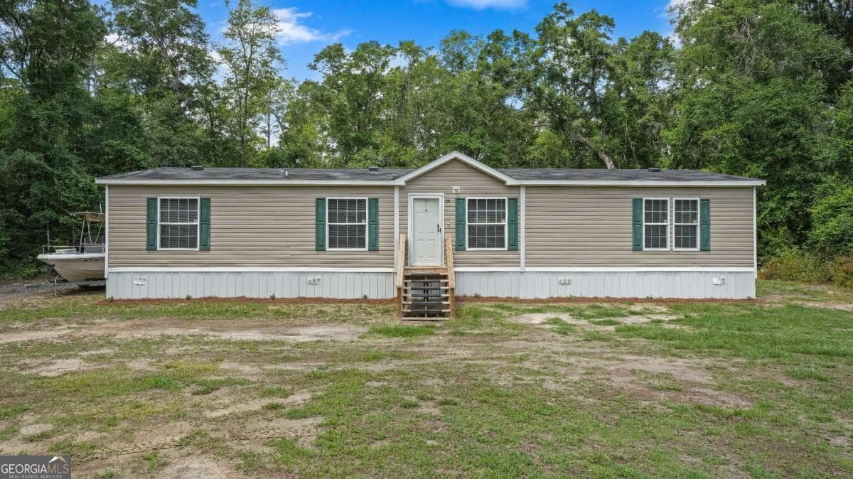 4 bedroom, 2 bathroom, 1,736 sq ft single family residence for sale at 64 Sierra Road Extension, Jesup, GA 31545
