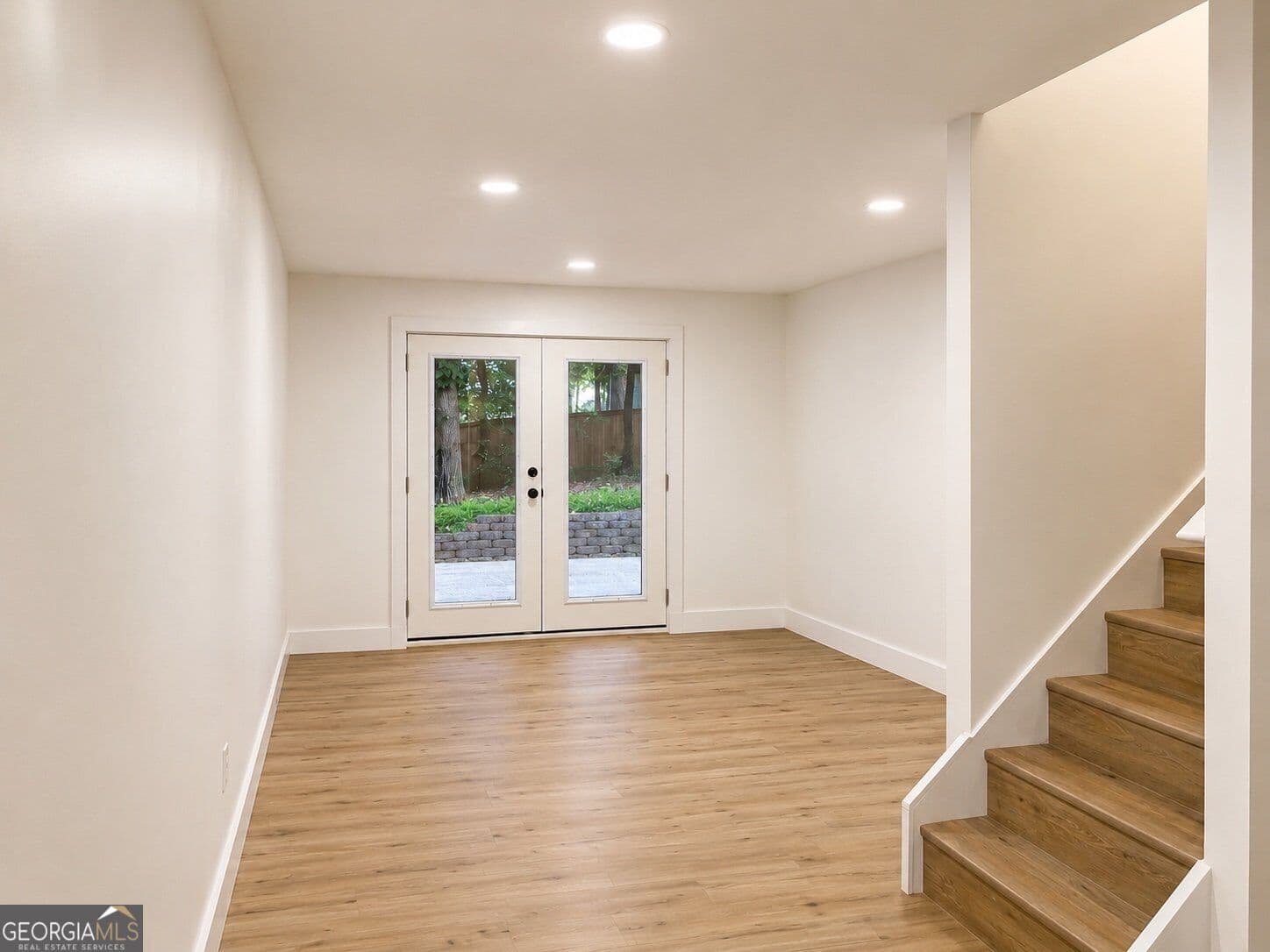 6 bedroom, 4 bathroom, 4,571 sq ft single family residence for sale at 1305 Fontainebleau Court, Lawrenceville, GA 30043 — photo 3