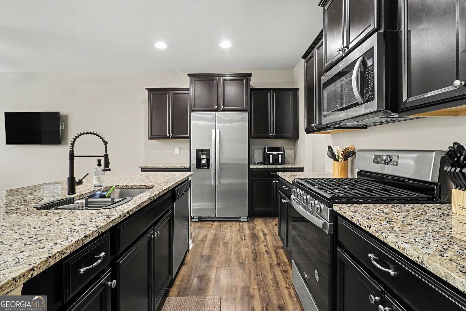 3 bedroom, 2.5 bathroom, 1,784 sq ft townhouse for sale at 6131 Centennial Run, Atlanta, GA 30349 — photo 6