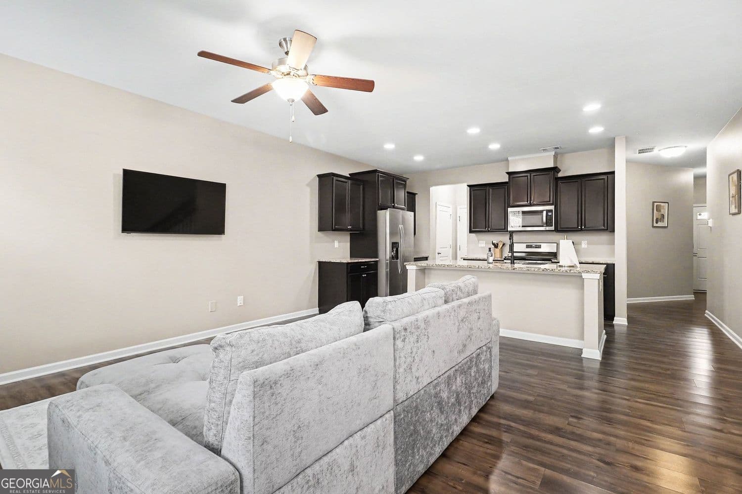 3 bedroom, 2.5 bathroom, 1,784 sq ft townhouse for sale at 6131 Centennial Run, Atlanta, GA 30349 — photo 4