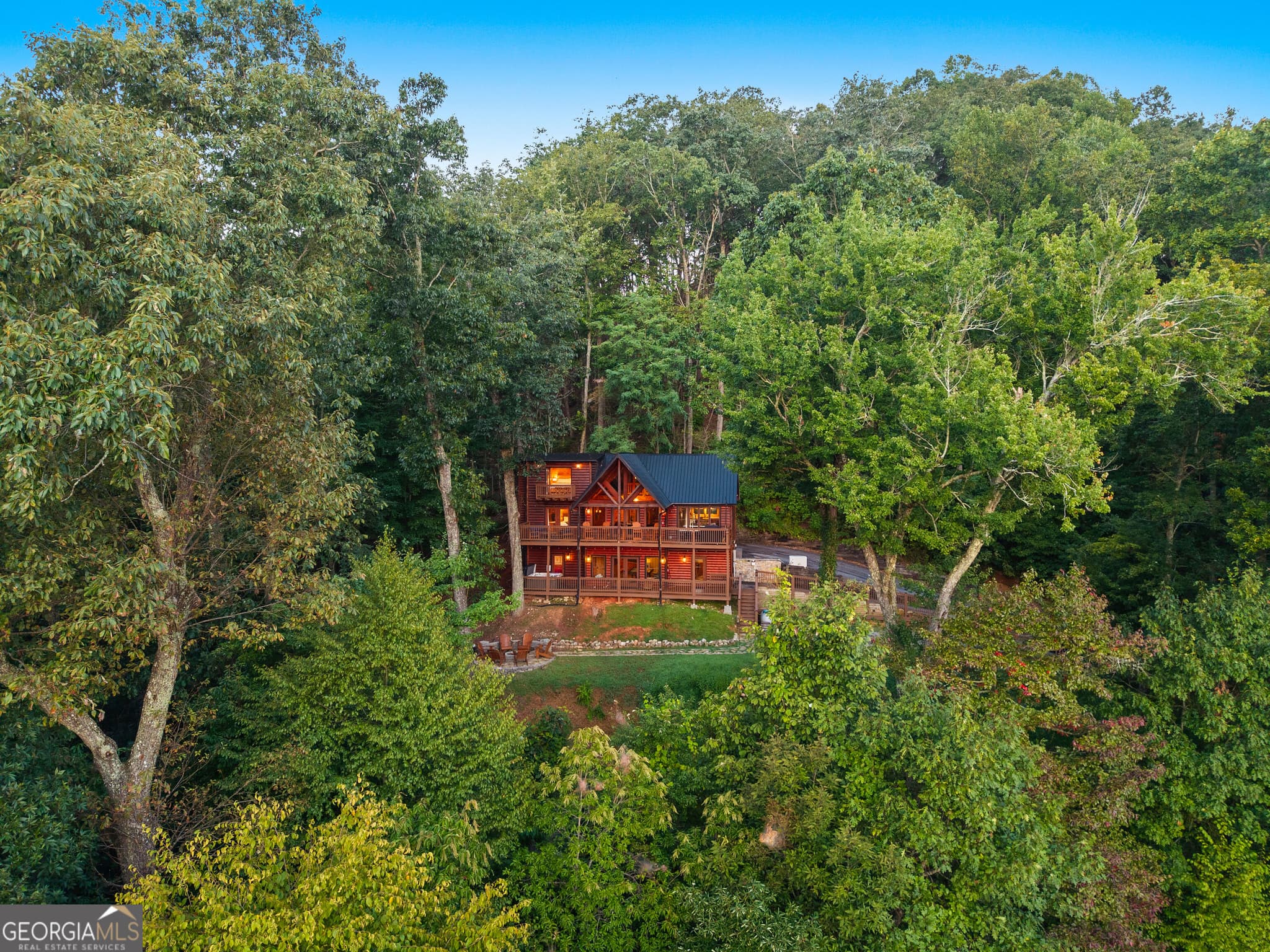 4 bedroom, 3.5 bathroom, 2,665 sq ft cabin,single family residence for sale at 144 Point Of View Road, Blue Ridge, GA 30513 — photo 2