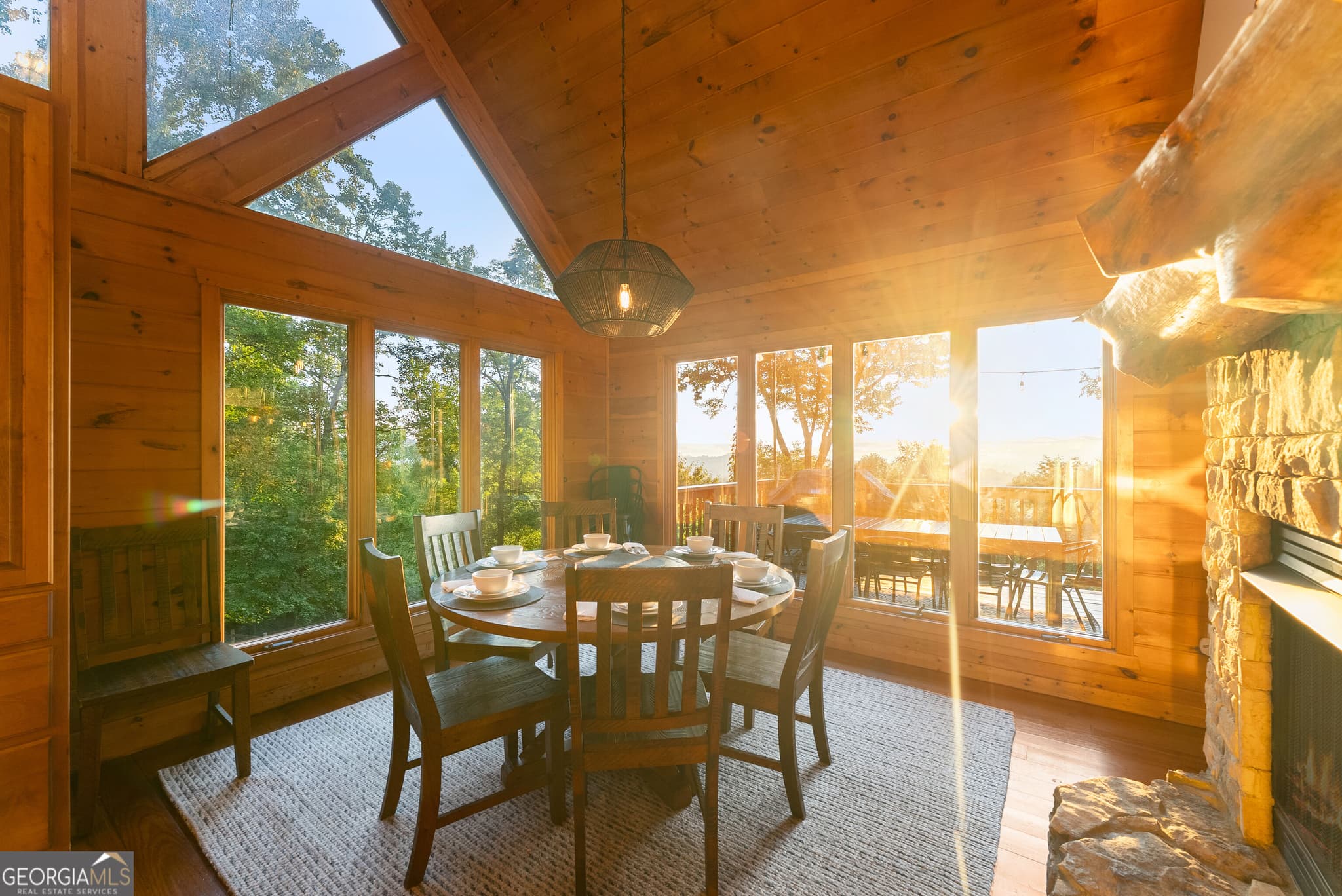 4 bedroom, 3.5 bathroom, 2,665 sq ft cabin,single family residence for sale at 144 Point Of View Road, Blue Ridge, GA 30513 — photo 7