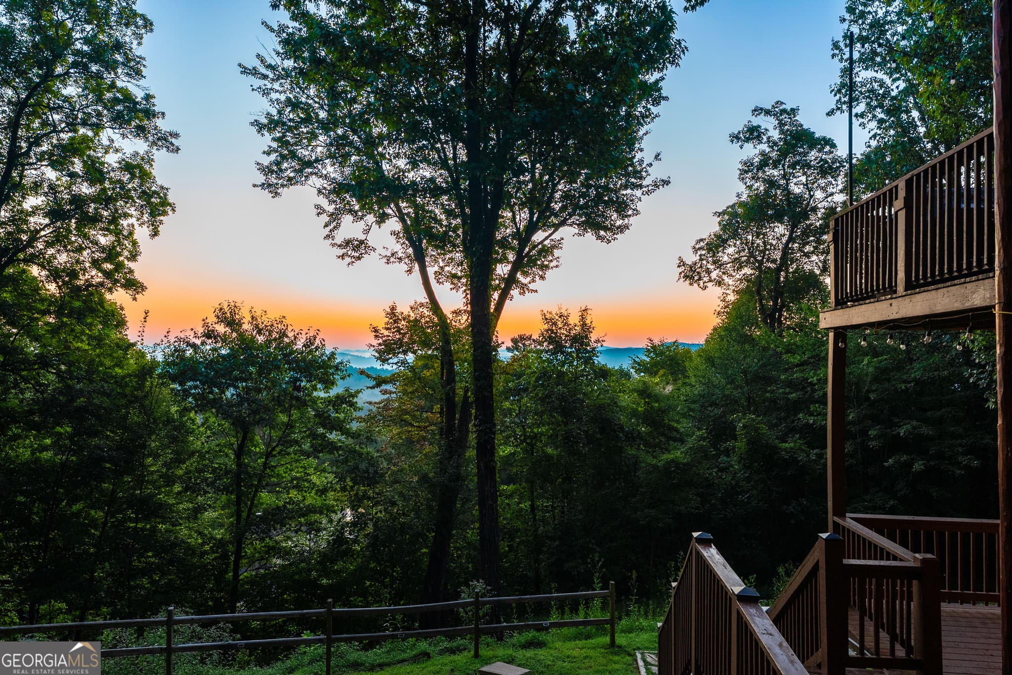 4 bedroom, 3.5 bathroom, 2,665 sq ft cabin,single family residence for sale at 144 Point Of View Road, Blue Ridge, GA 30513 — photo 4