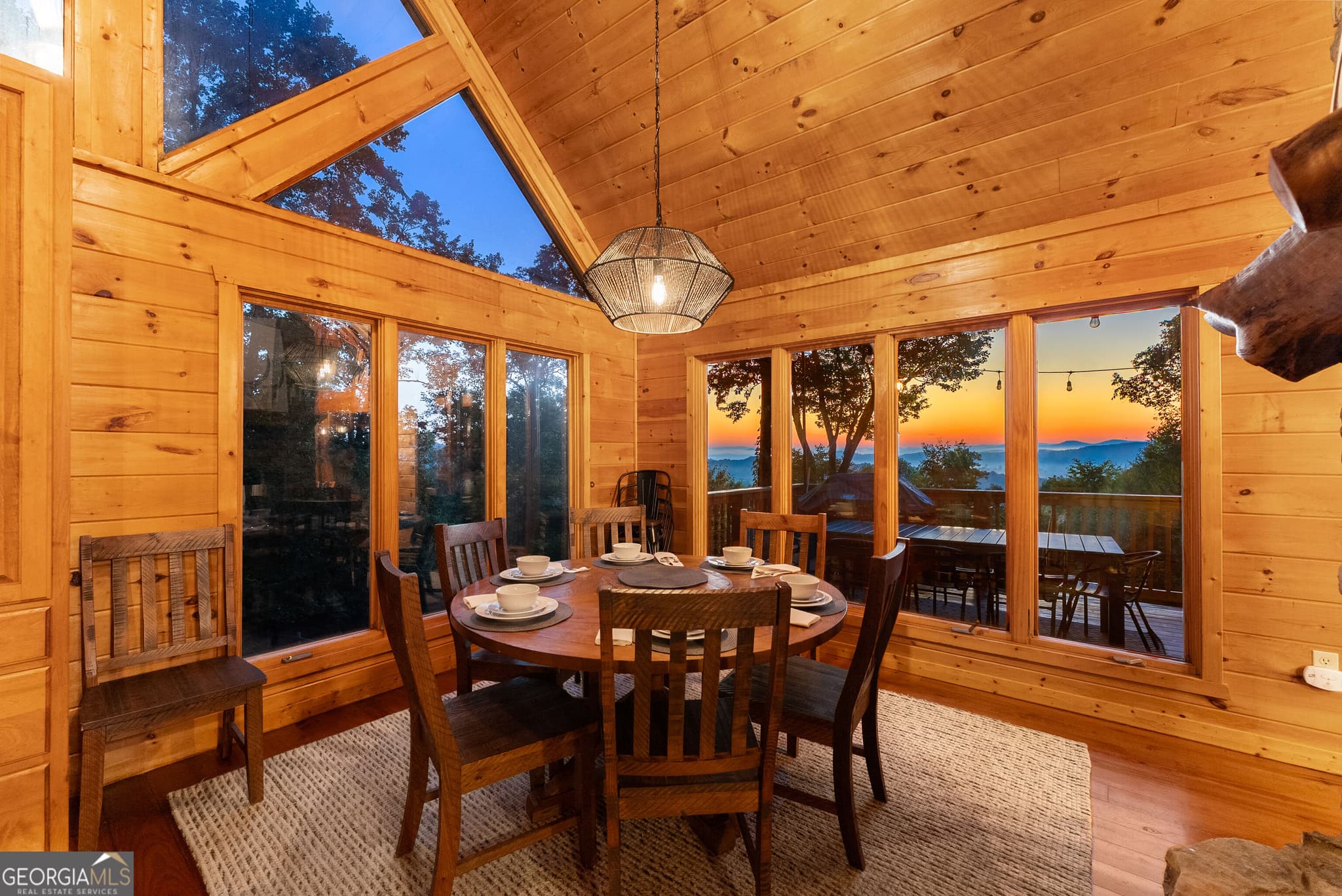 4 bedroom, 3.5 bathroom, 2,665 sq ft cabin,single family residence for sale at 144 Point Of View Road, Blue Ridge, GA 30513 — photo 8