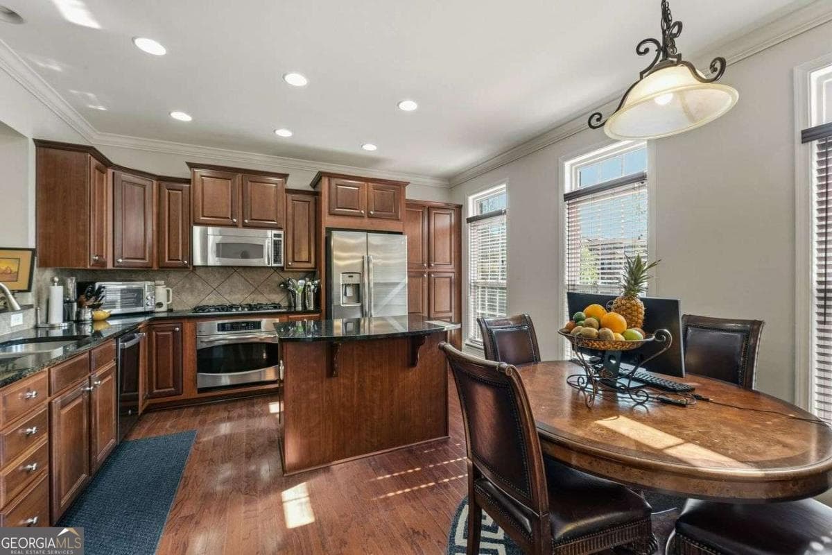 4 bedroom, 3 bathroom, 2,220 sq ft townhouse for sale at 2852 Overlook Court, Atlanta, GA 30324 — photo 7