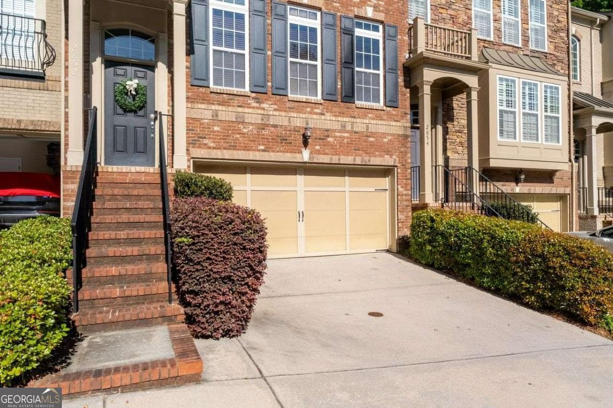 4 bedroom, 3 bathroom, 2,220 sq ft townhouse for sale at 2852 Overlook Court, Atlanta, GA 30324 — photo 4
