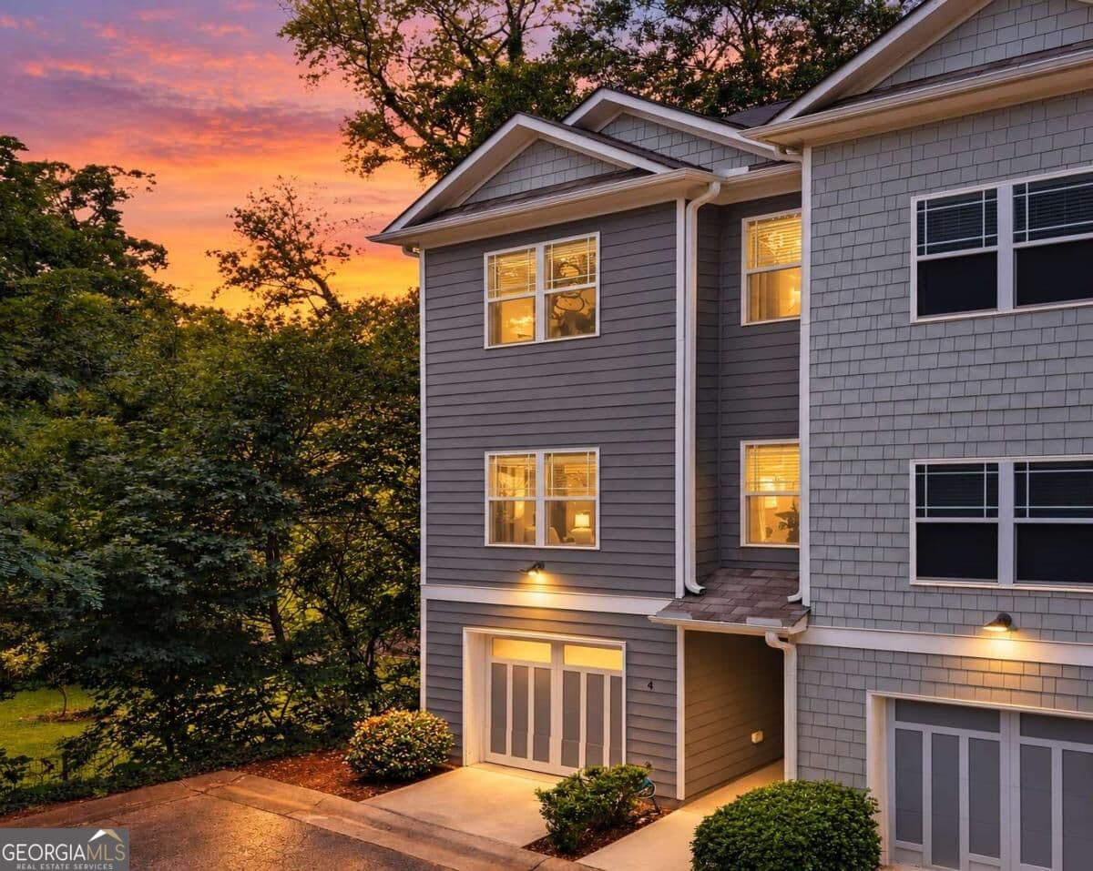 2 bedroom, 2.5 bathroom, 1,306 sq ft townhouse for sale at 1365 Memorial Drive 4, Atlanta, GA 30317