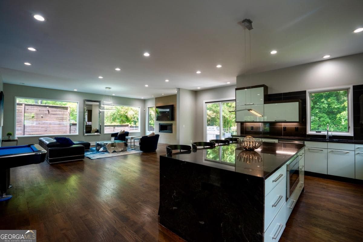 5 bedroom, 5.5 bathroom, 4,405 sq ft single family residence for rent at 1099 VISTA Trail, Atlanta, GA 30324 for $8,500 a month — photo 9