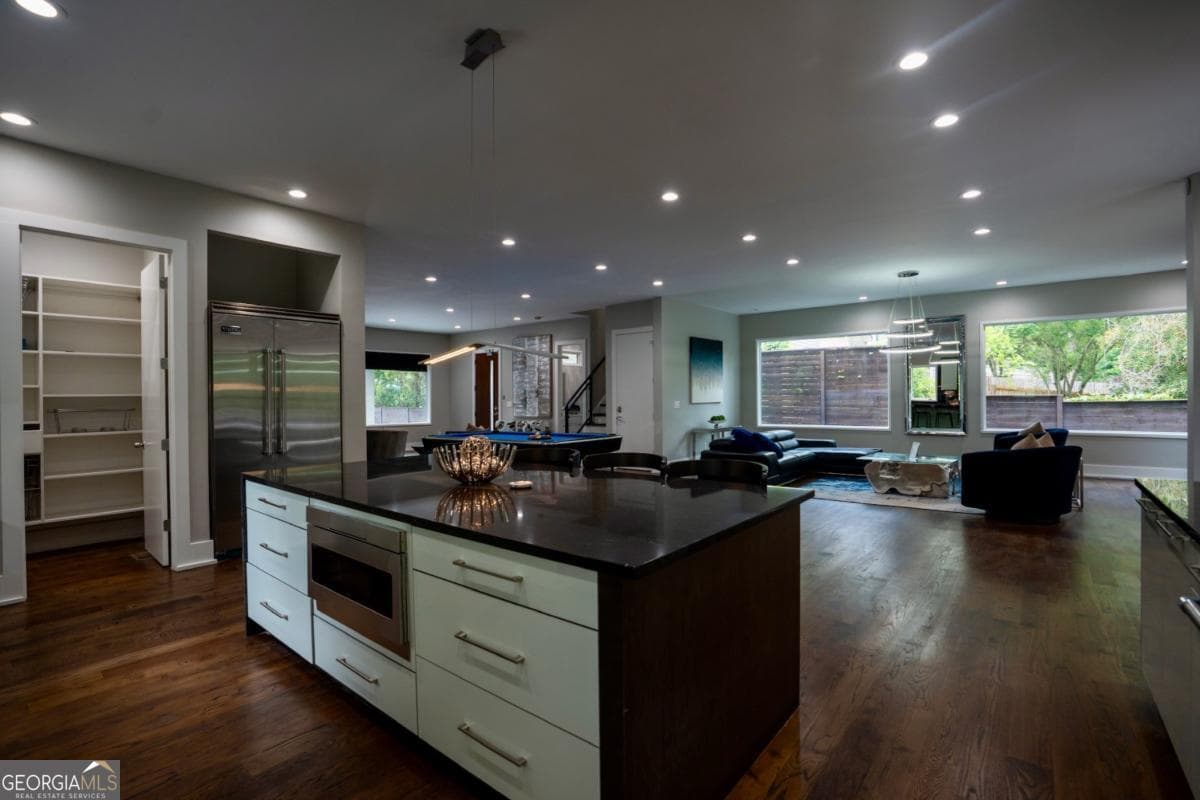 5 bedroom, 5.5 bathroom, 4,405 sq ft single family residence for rent at 1099 VISTA Trail, Atlanta, GA 30324 for $8,500 a month — photo 10