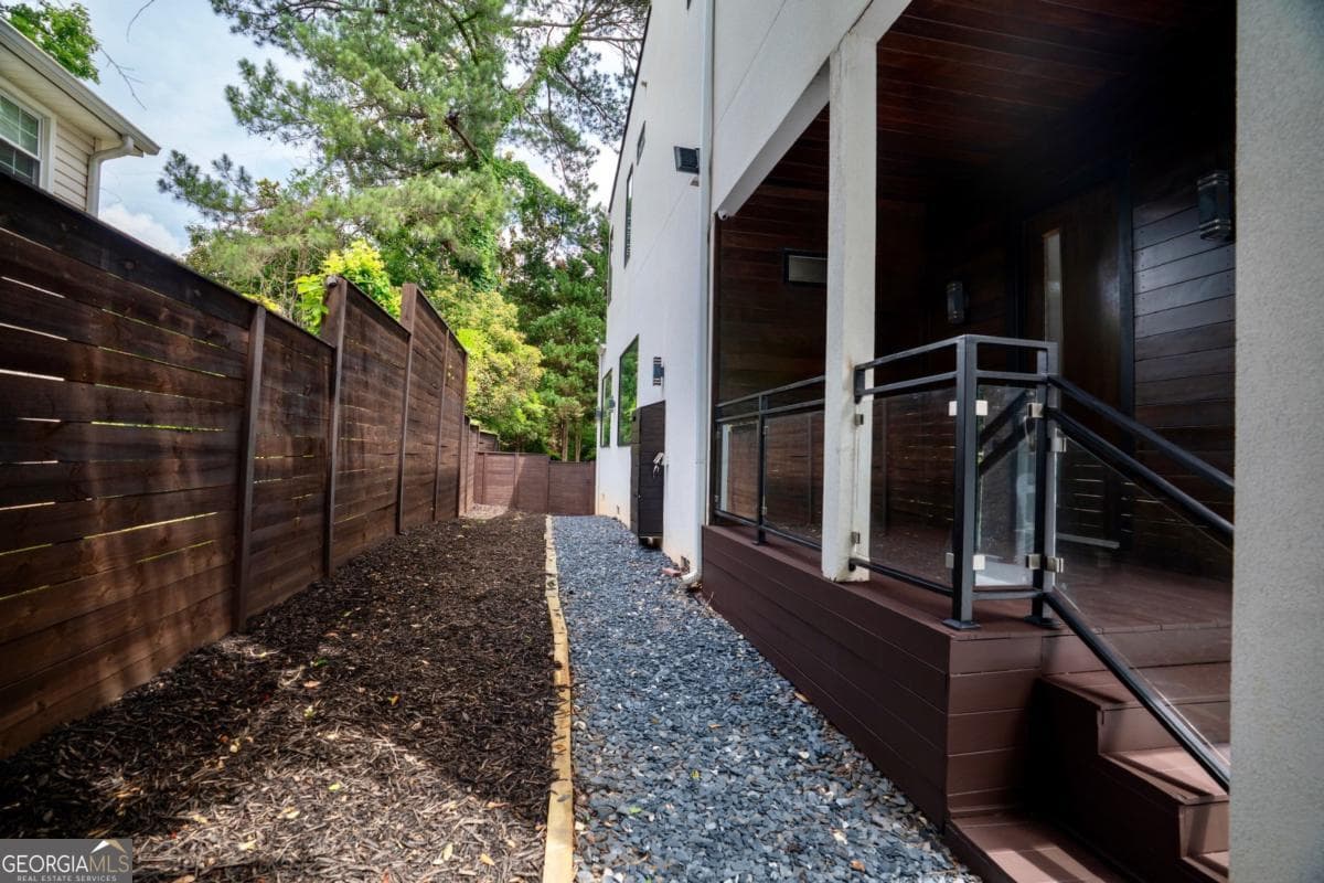 5 bedroom, 5.5 bathroom, 4,405 sq ft single family residence for rent at 1099 VISTA Trail, Atlanta, GA 30324 for $8,500 a month — photo 4