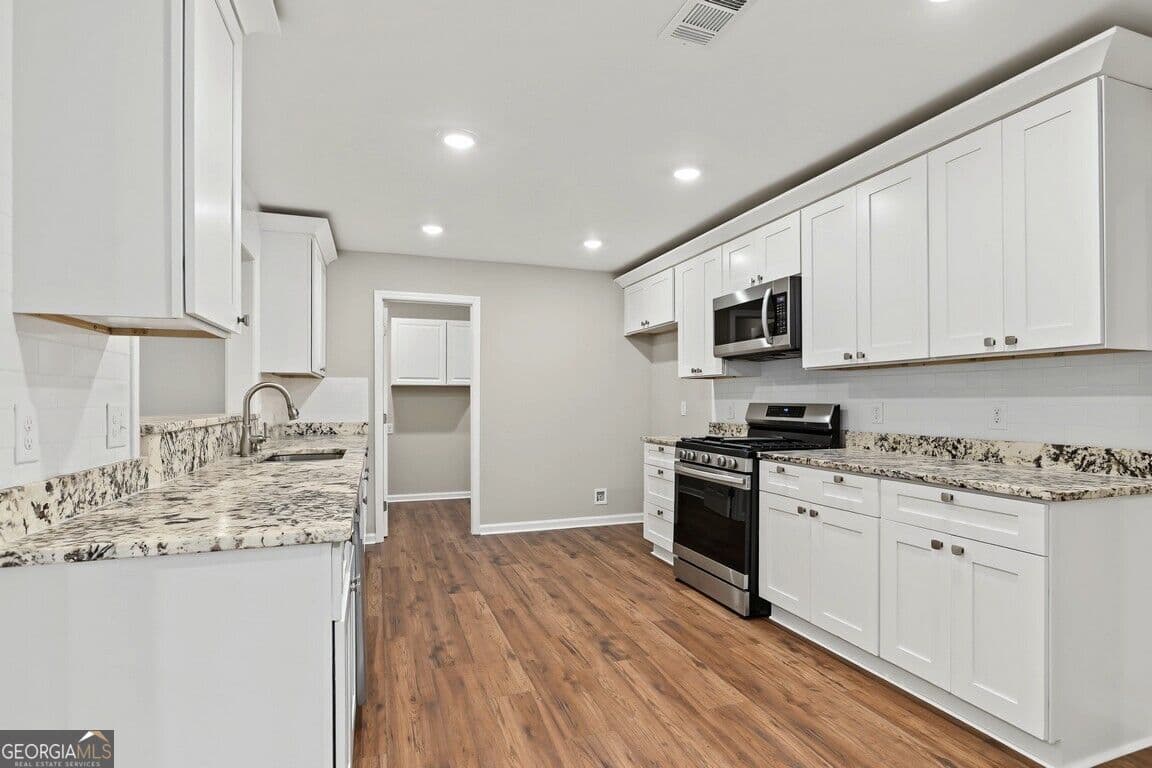 5 bedroom, 3 bathroom, 2,703 sq ft single family residence for sale at 605 Lee Boulevard, Savannah, GA 31405 — photo 7