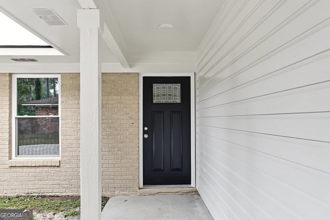 5 bedroom, 3 bathroom, 2,703 sq ft single family residence for sale at 605 Lee Boulevard, Savannah, GA 31405 — photo 5