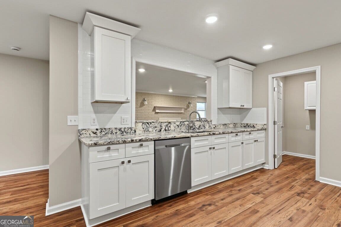 5 bedroom, 3 bathroom, 2,703 sq ft single family residence for sale at 605 Lee Boulevard, Savannah, GA 31405 — photo 10