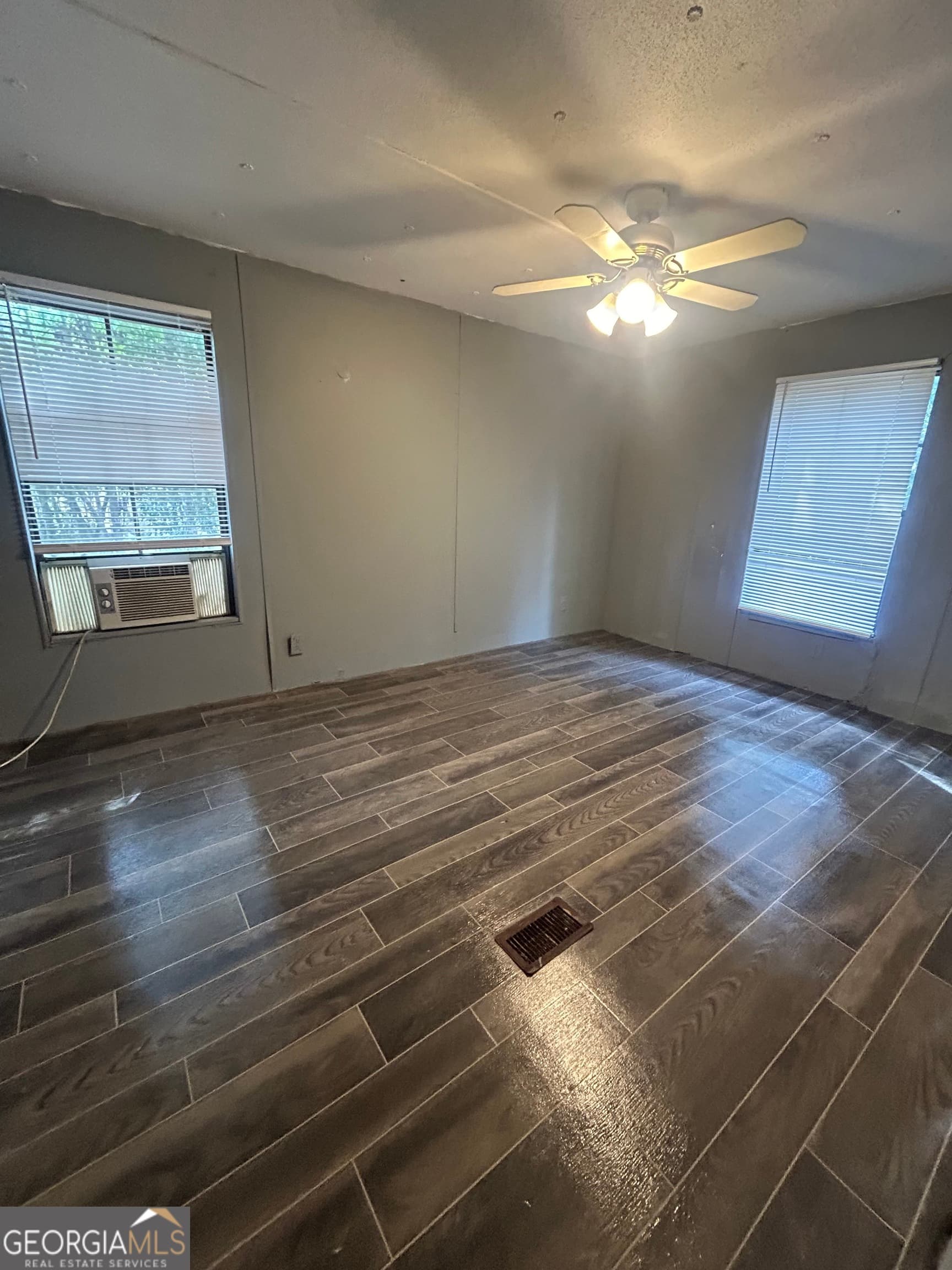 3 bedroom, 2 bathroom, 1,568 sq ft manufactured home,single family residence for sale at 264 Lakeview Drive, Locust Grove, GA 30248 — photo 9