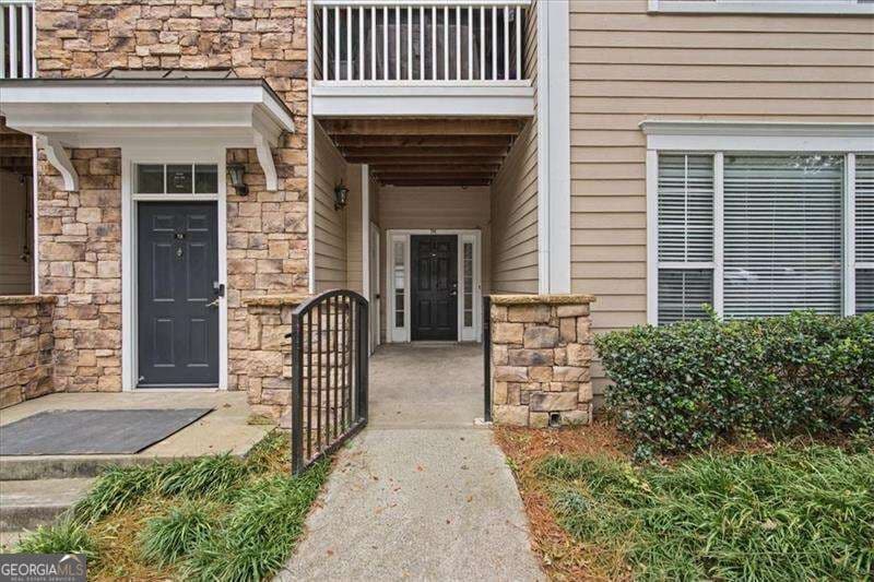 2 bedroom, 1 bathroom, 1,136 sq ft condominium for sale at 2400 Cumberland Parkway, Atlanta, GA 30339 — photo 2