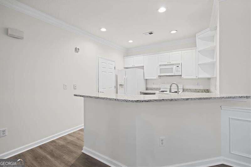 2 bedroom, 1 bathroom, 1,136 sq ft condominium for sale at 2400 Cumberland Parkway, Atlanta, GA 30339 — photo 7