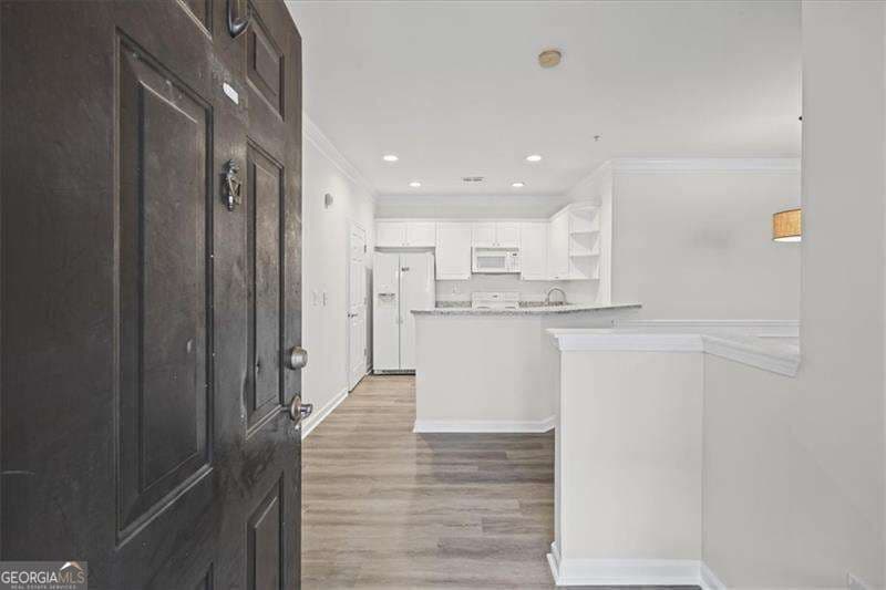 2 bedroom, 1 bathroom, 1,136 sq ft condominium for sale at 2400 Cumberland Parkway, Atlanta, GA 30339 — photo 3