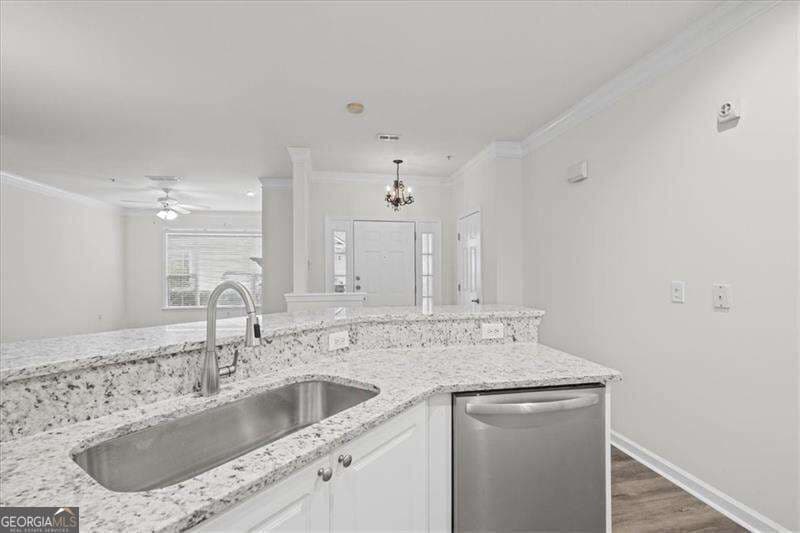 2 bedroom, 1 bathroom, 1,136 sq ft condominium for sale at 2400 Cumberland Parkway, Atlanta, GA 30339 — photo 9