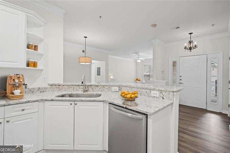 2 bedroom, 1 bathroom, 1,136 sq ft condominium for sale at 2400 Cumberland Parkway, Atlanta, GA 30339 — photo 10