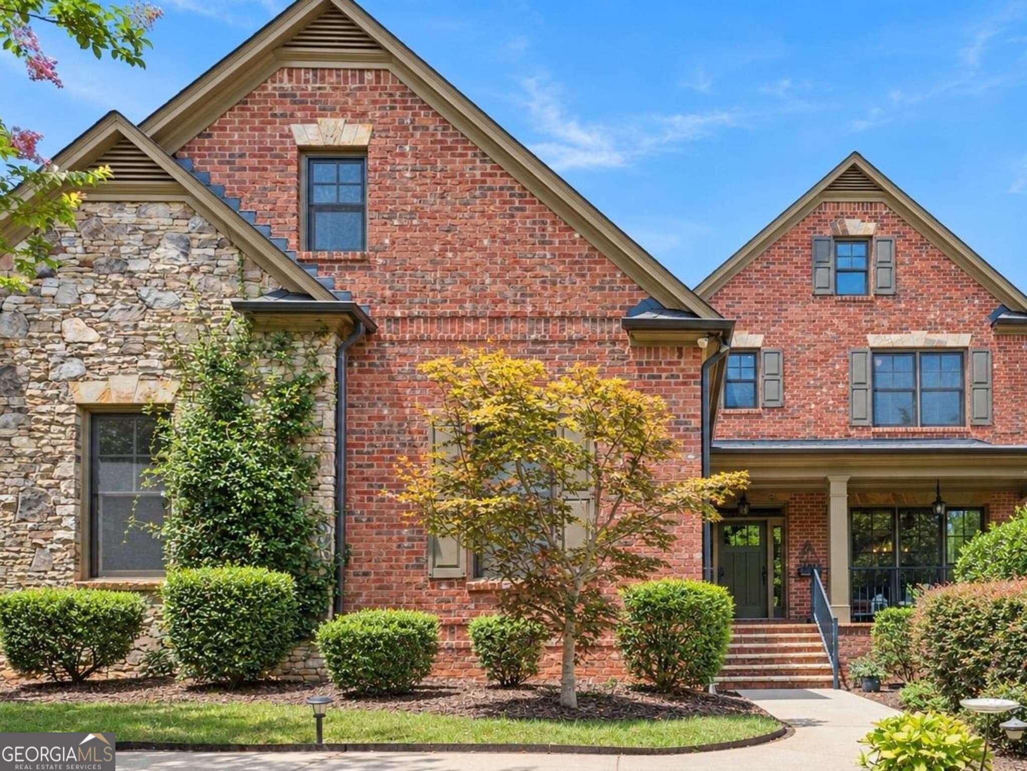 6 bedroom, 5 bathroom, 5,240 sq ft single family residence for sale at 11880 Old Station Place, Alpharetta, GA 30004 — photo 2