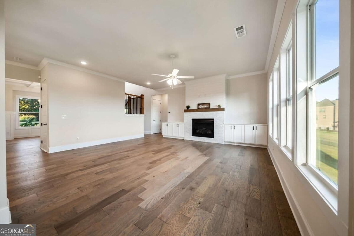 5 bedroom, 4.5 bathroom, 4,004 sq ft single family residence for sale at 4725 Cardinal Ridge Way, Flowery Branch, GA 30542 — photo 7