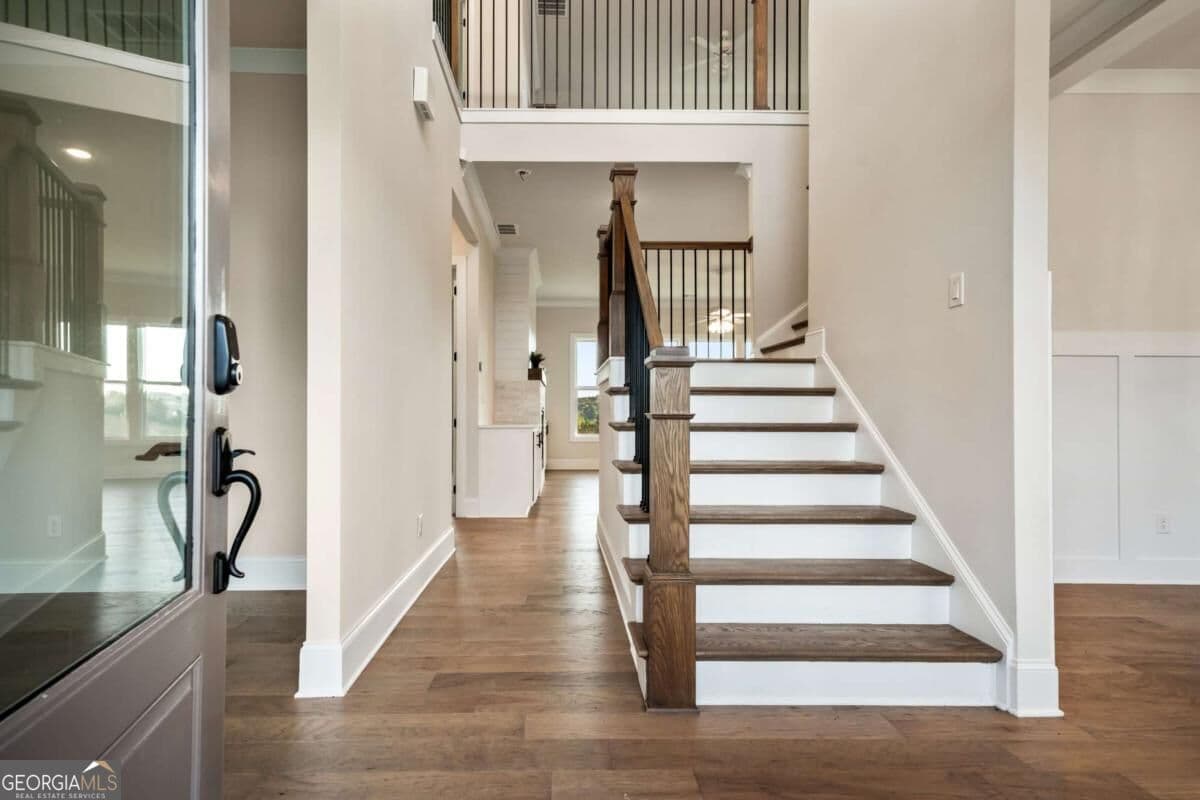 5 bedroom, 4.5 bathroom, 4,004 sq ft single family residence for sale at 4725 Cardinal Ridge Way, Flowery Branch, GA 30542 — photo 3