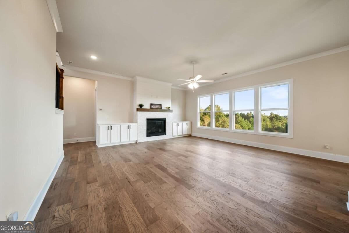 5 bedroom, 4.5 bathroom, 4,004 sq ft single family residence for sale at 4725 Cardinal Ridge Way, Flowery Branch, GA 30542 — photo 5