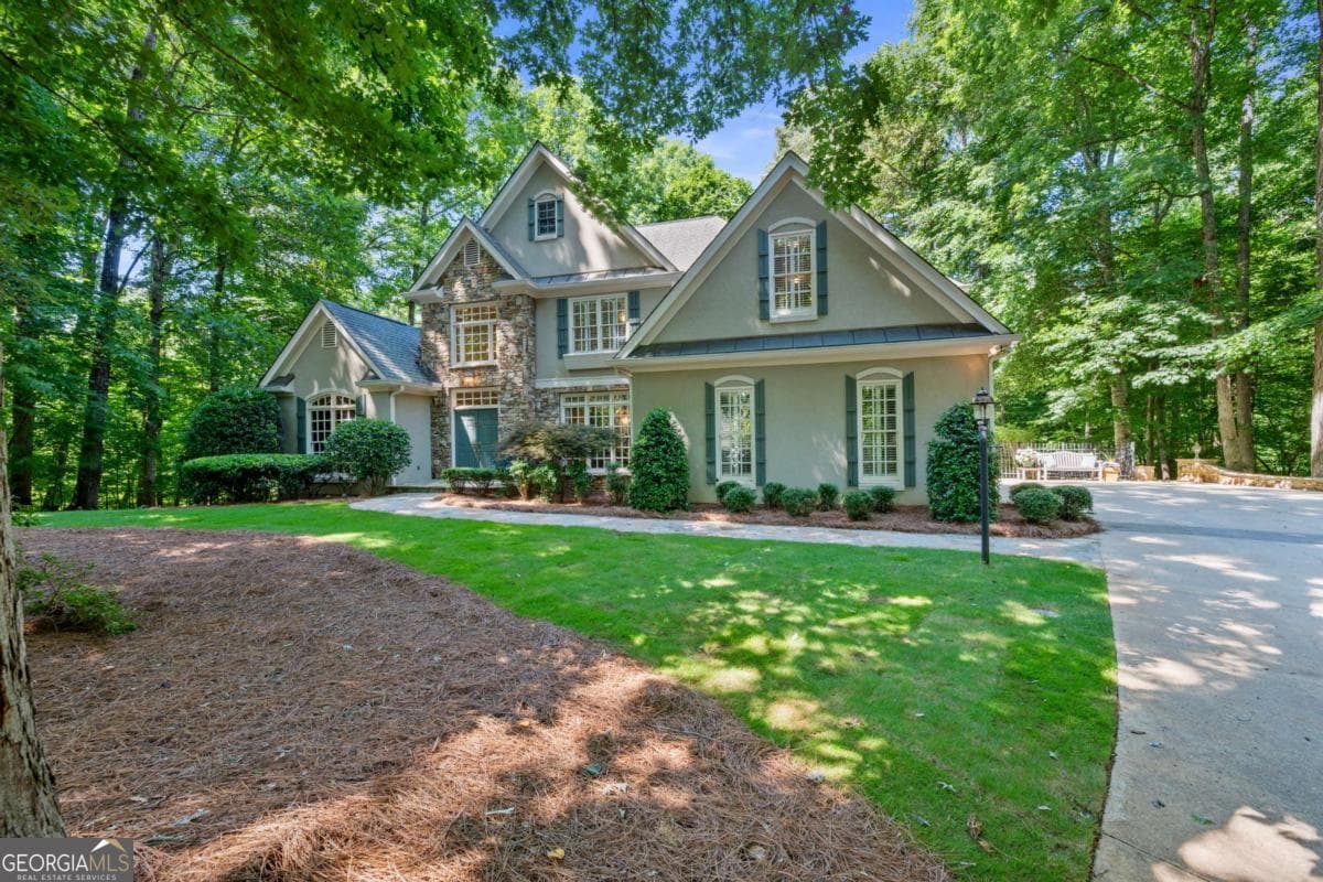 5 bedroom, 3.5 bathroom, 4,965 sq ft single family residence for sale at 2230 Fleurie Lane, Braselton, GA 30517 — photo 3