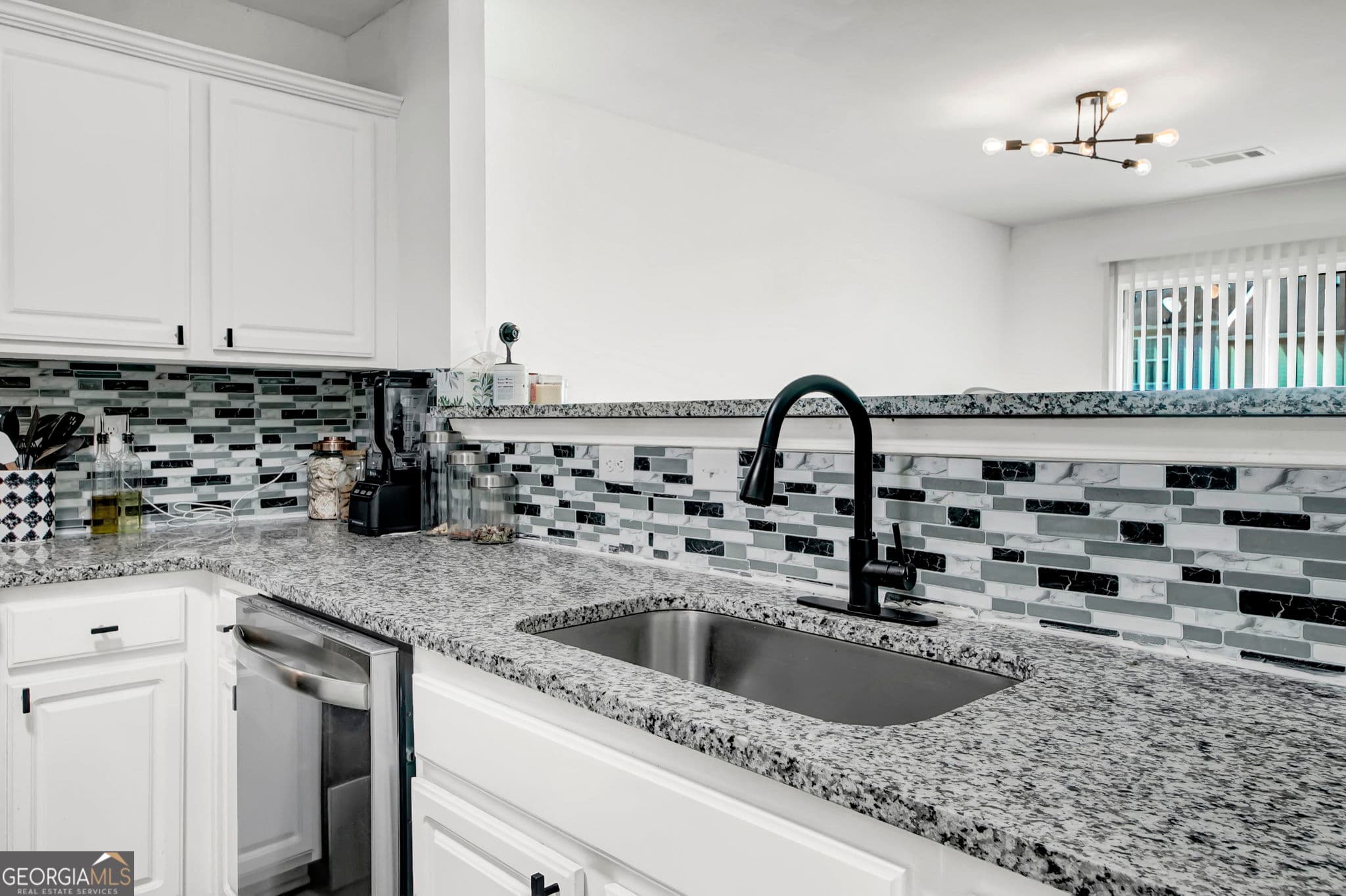 4 bedroom, 2.5 bathroom, 1,896 sq ft townhouse for sale at 5356 Creekview Way, Morrow, GA 30260 — photo 10