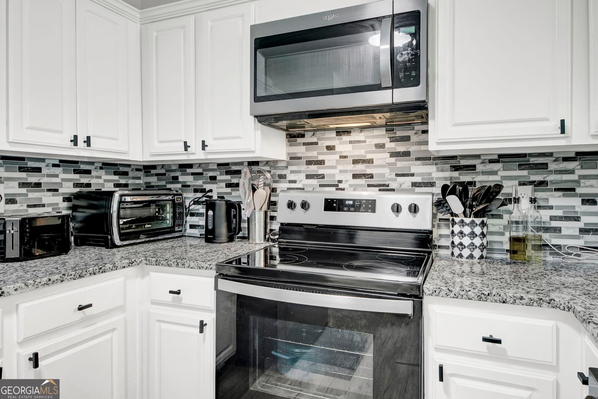 4 bedroom, 2.5 bathroom, 1,896 sq ft townhouse for sale at 5356 Creekview Way, Morrow, GA 30260 — photo 8