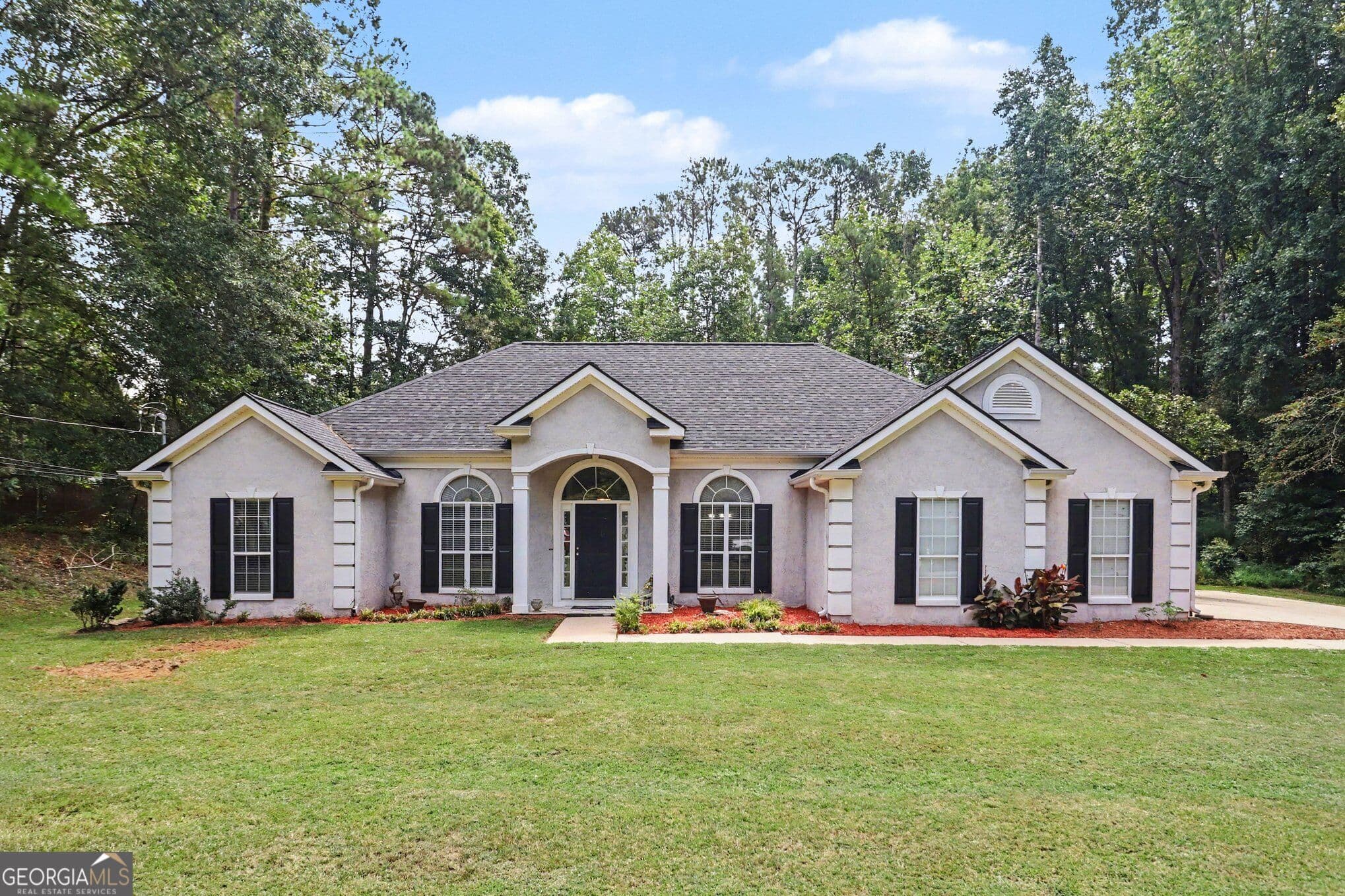 4 bedroom, 3 bathroom, 2,052 sq ft single family residence for sale at 103 Madison Court, Lagrange, GA 30240 — photo 2