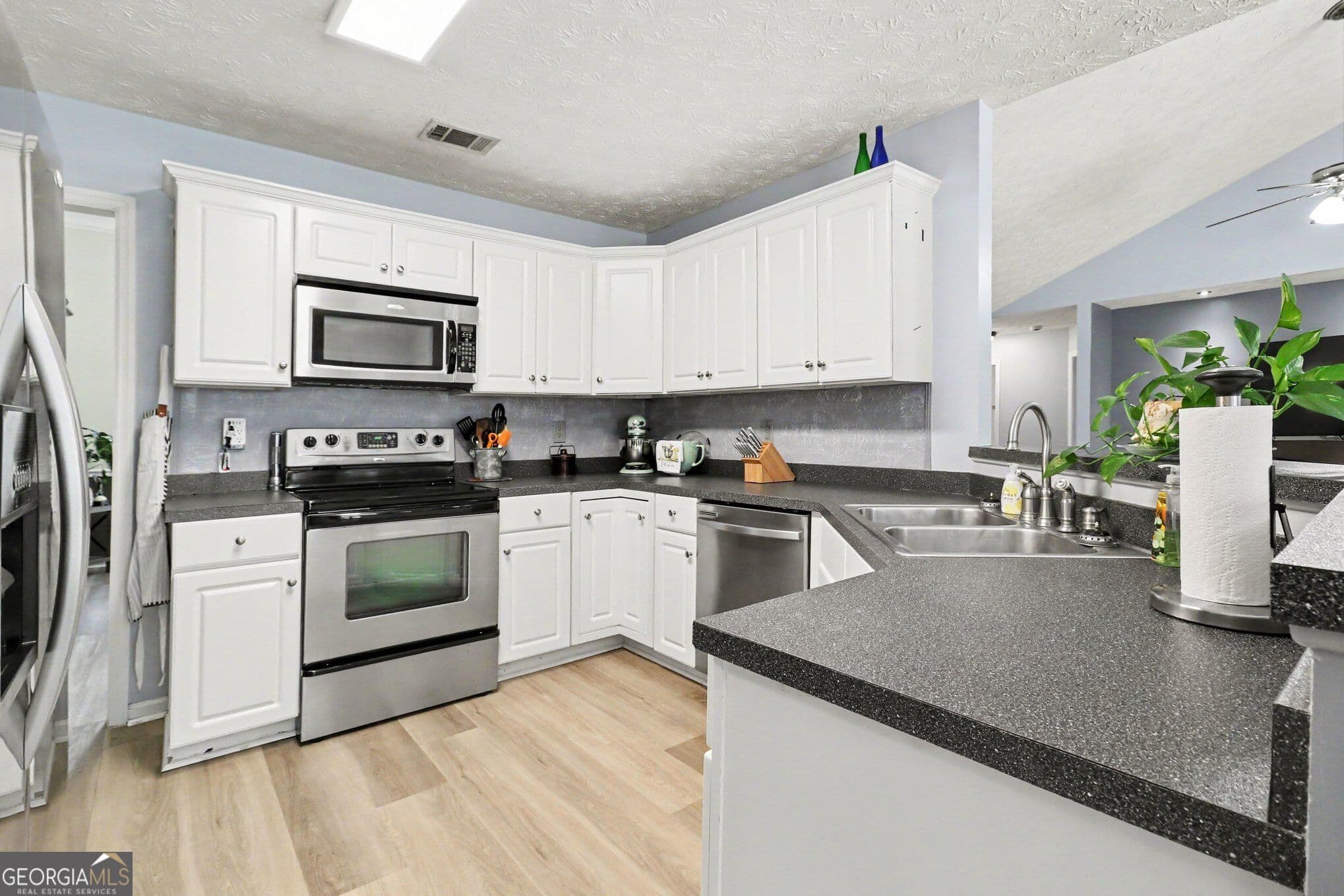 4 bedroom, 3 bathroom, 2,052 sq ft single family residence for sale at 103 Madison Court, Lagrange, GA 30240 — photo 9