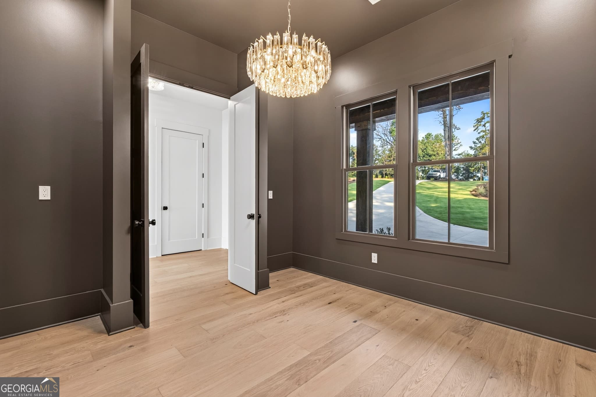 5 bedroom, 5.5 bathroom, 4,085 sq ft single family residence for sale at 215 Falls Lane, Milledgeville, GA 31061 — photo 8