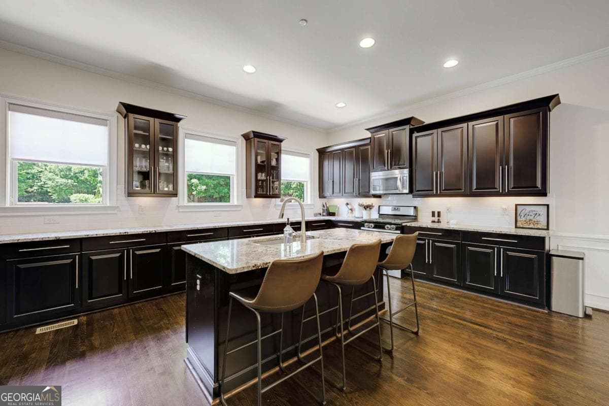 3 bedroom, 3.5 bathroom, 2,084 sq ft townhouse for sale at 909 Dumaine Trace, Sandy Springs, GA 30328 — photo 6