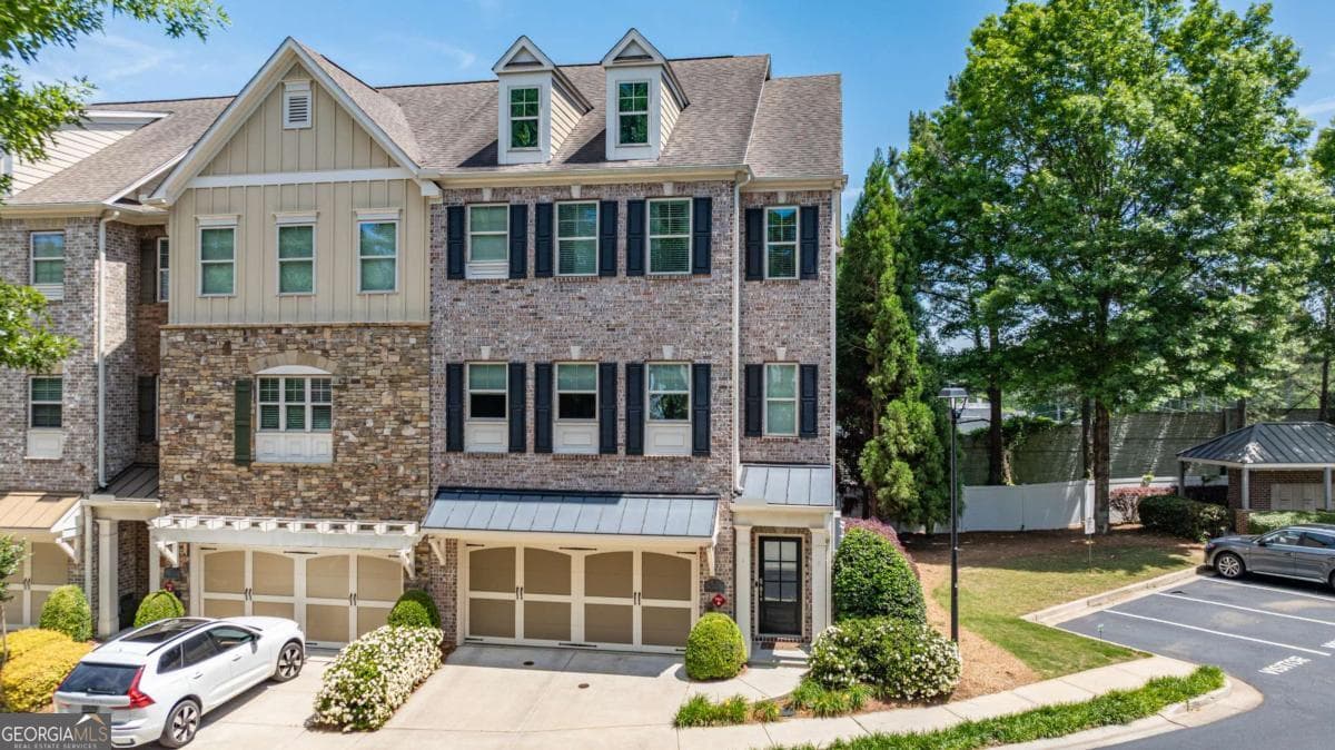 3 bedroom, 3.5 bathroom, 2,084 sq ft townhouse for sale at 909 Dumaine Trace, Sandy Springs, GA 30328 — photo 1 of 31