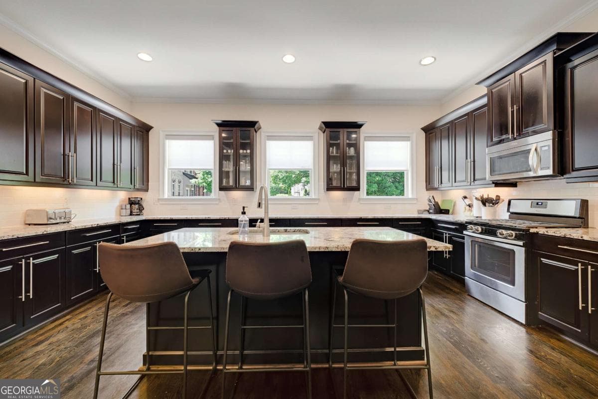 3 bedroom, 3.5 bathroom, 2,084 sq ft townhouse for sale at 909 Dumaine Trace, Sandy Springs, GA 30328 — photo 5