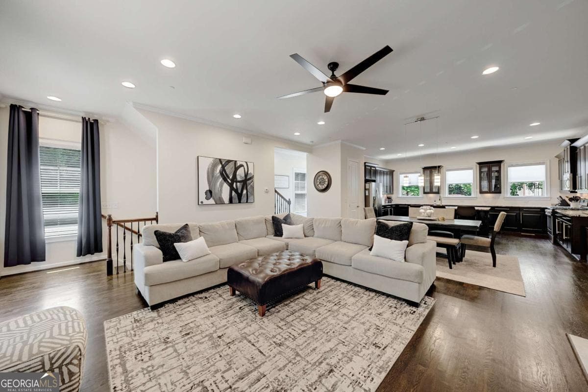 3 bedroom, 3.5 bathroom, 2,084 sq ft townhouse for sale at 909 Dumaine Trace, Sandy Springs, GA 30328 — photo 4