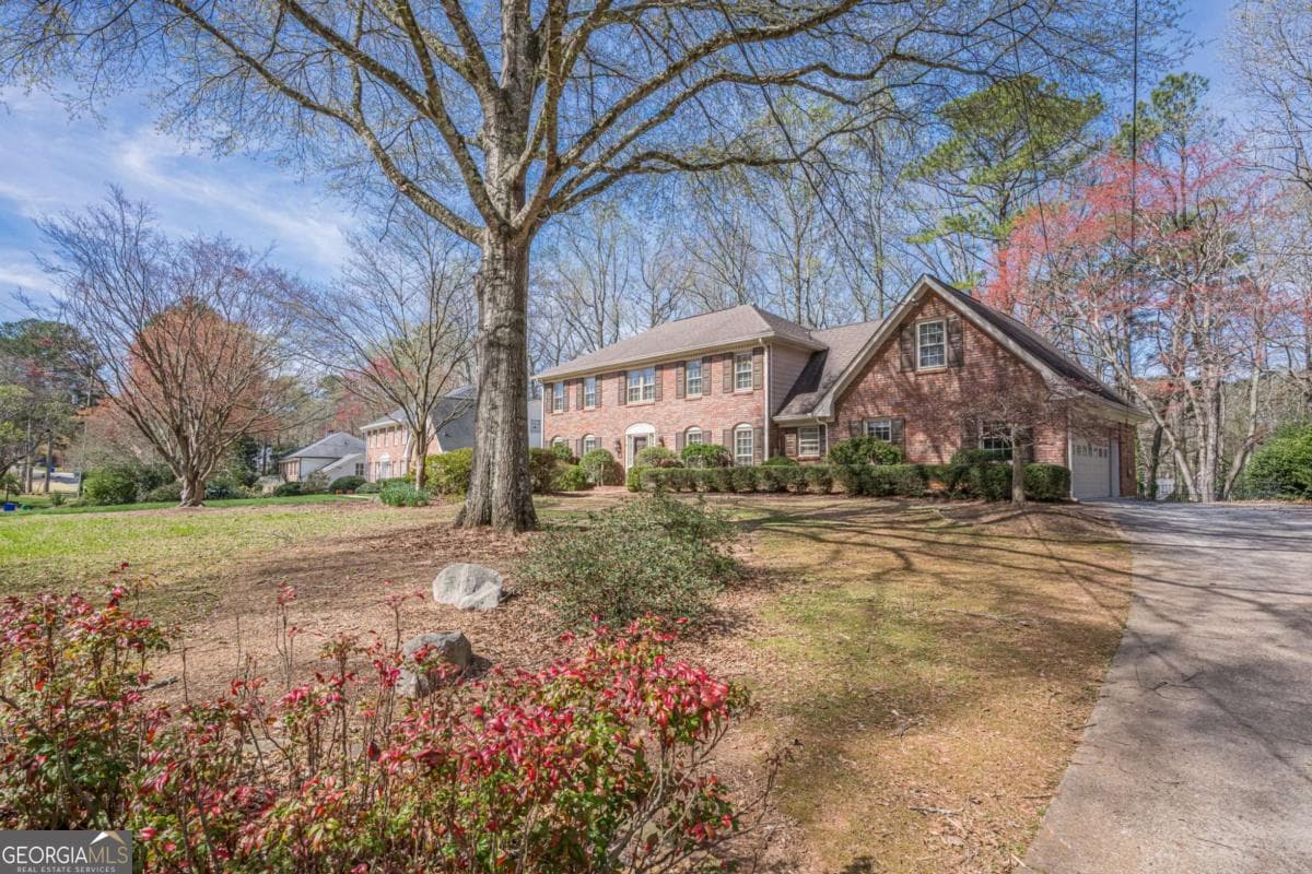 5 bedroom, 3.5 bathroom, 4,471 sq ft single family residence for rent at 5274 Wyntercreek Way, Dunwoody, GA 30338 for $6,000 a month — photo 1 of 1