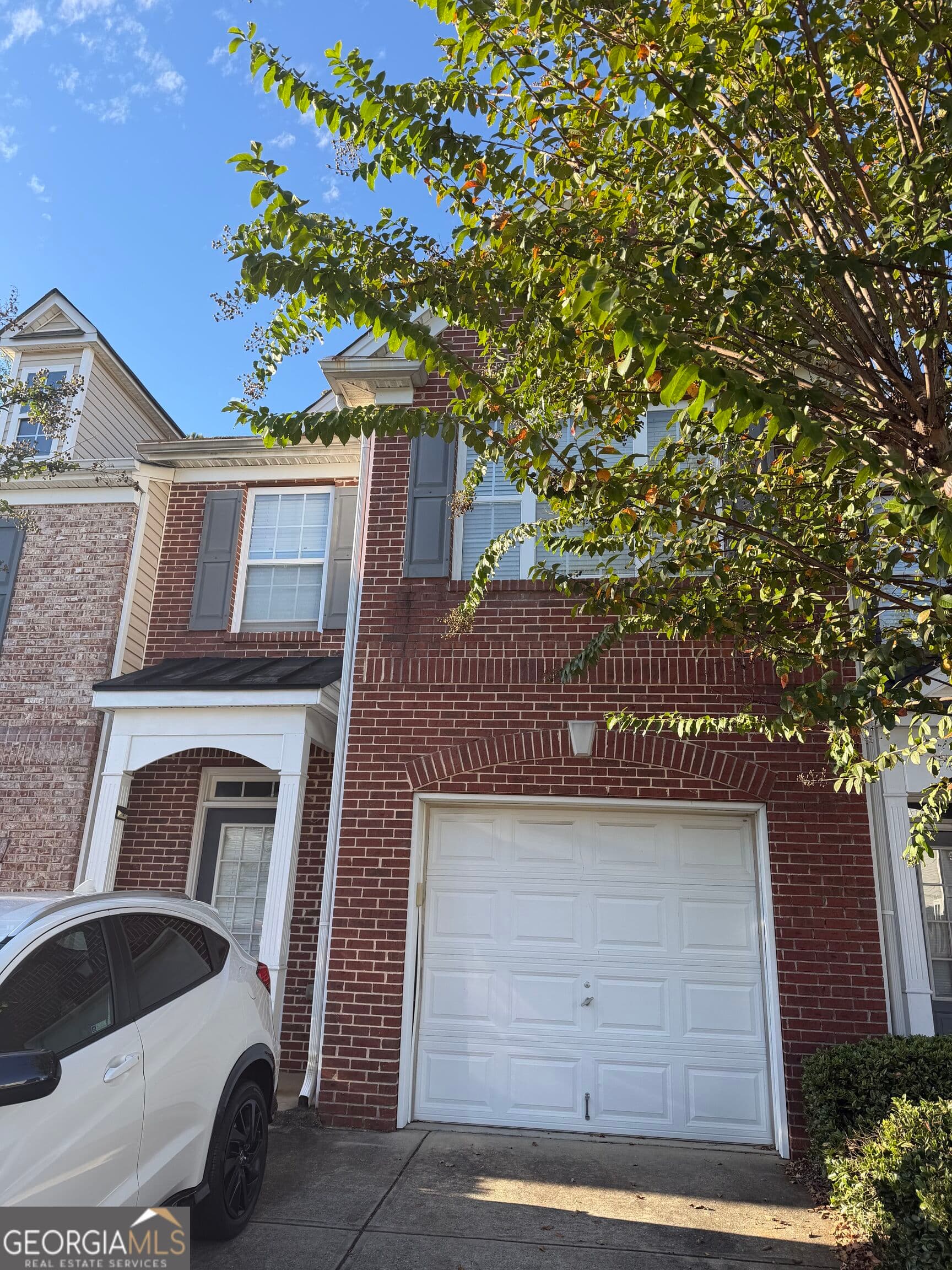 3 bedroom, 2.5 bathroom townhouse for sale at 3825 Grovemont Place, Duluth, GA 30096 — photo 1 of 2